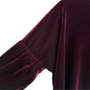 Forever 21 Women's Y2K Velvet Burgundy Top Drop Sleeves‎ Size Medium